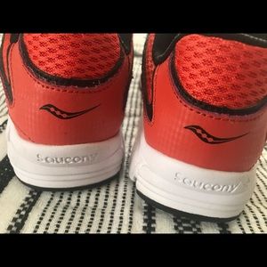 Saucony boys tennis almost new!